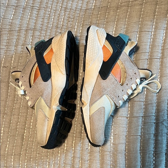 Nike Air Huarache Sneakers - Picture 3 of 6